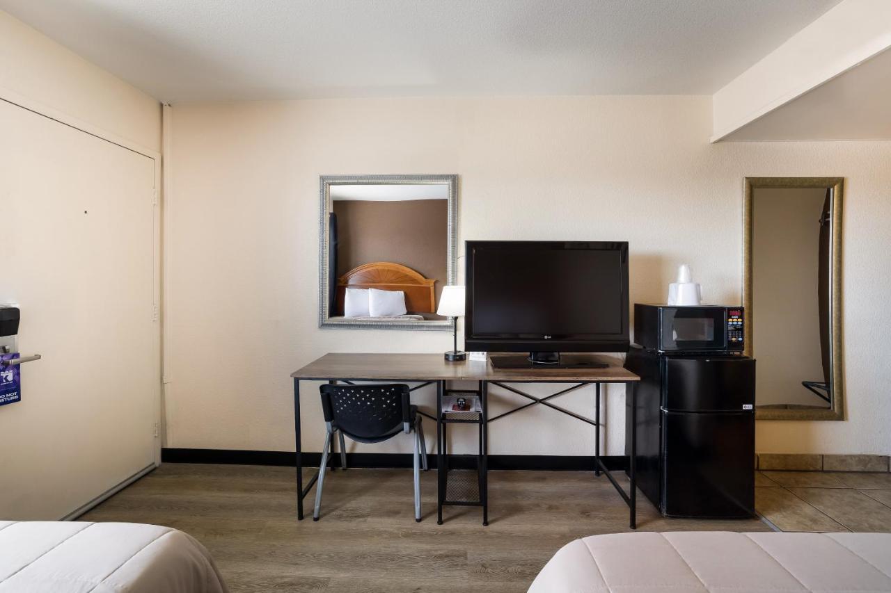 Hotel Knights / East Fry Sierra Vista