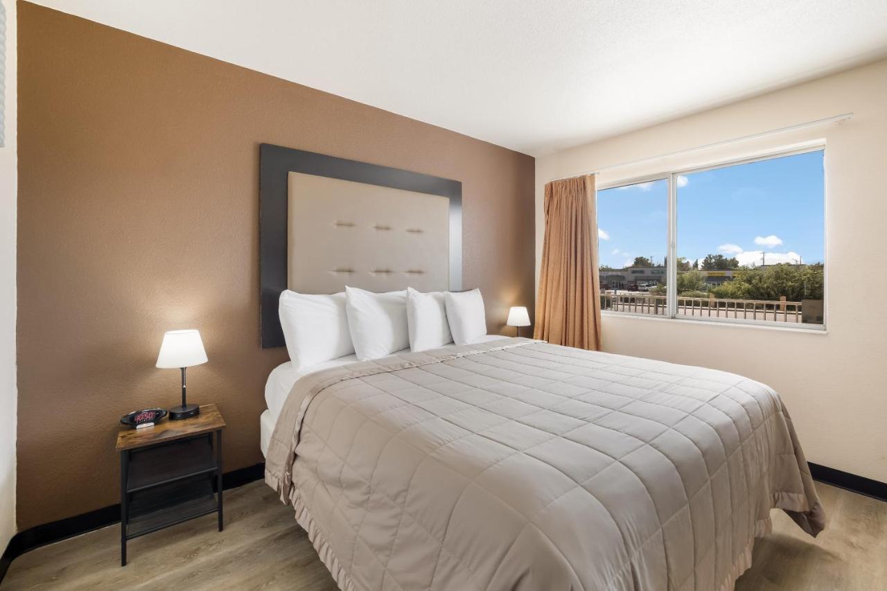 Hotel Knights / East Fry