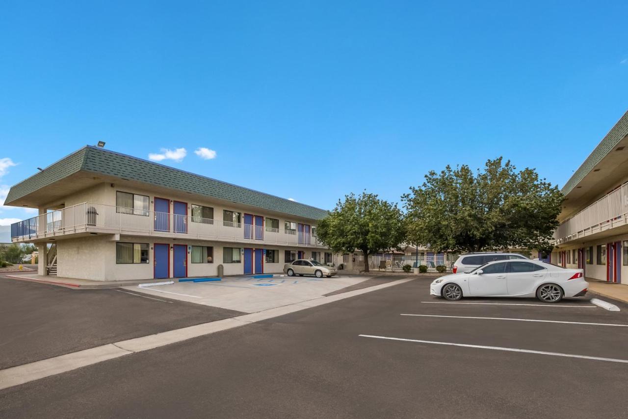 Hotel Knights / East Fry Sierra Vista