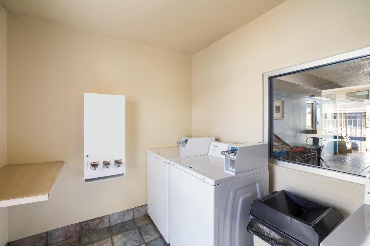 Hotel Knights / East Fry Sierra Vista