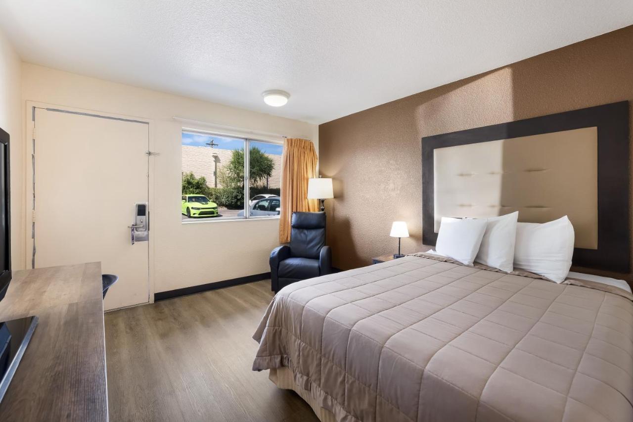 Hotel Knights / East Fry Sierra Vista