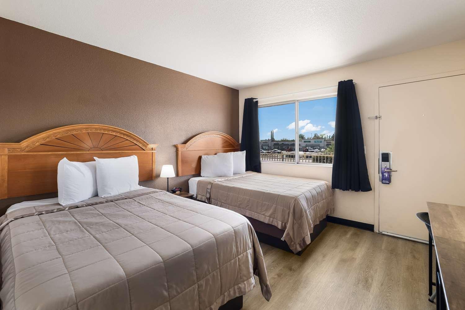 Hotel Knights / East Fry 2*
