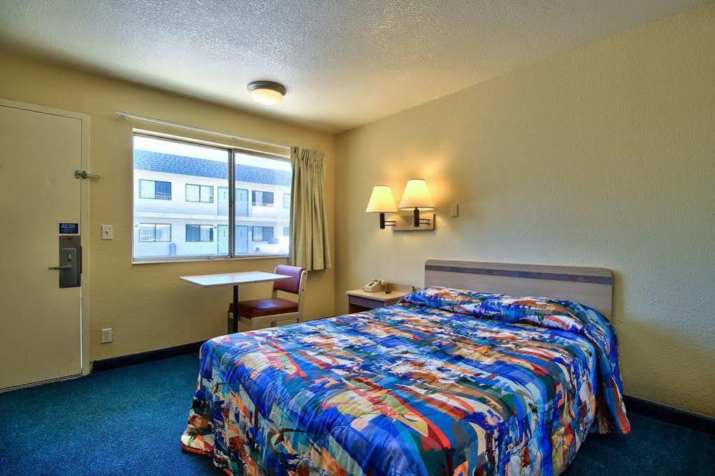 Knights / East Fry Hotel Sierra Vista